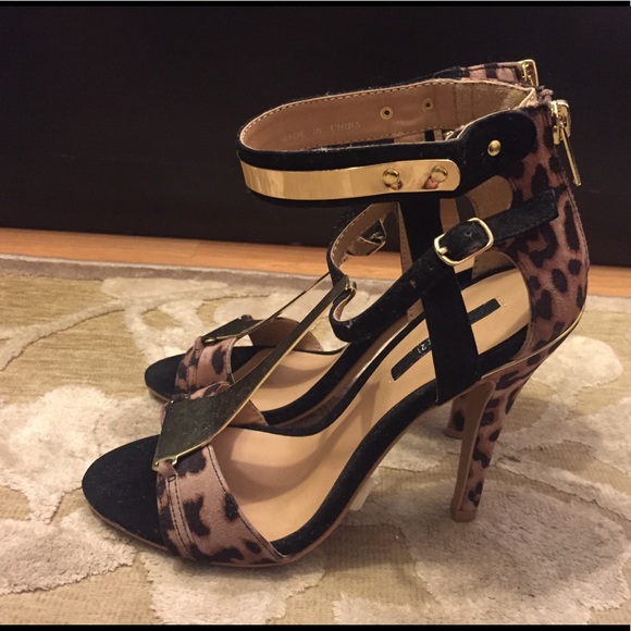 Forever 21 Gold and Leopard Detailed Sandal - Picture 4 of 4